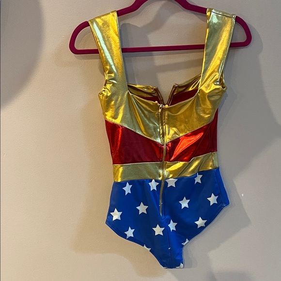 Windsor Gold and Red Zippered Wonder Woman/Lady Justice Star Print Metallic Body - Picture 3 of 7